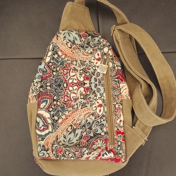 Black Butterfly Sling Bag - Picture 4 of 7